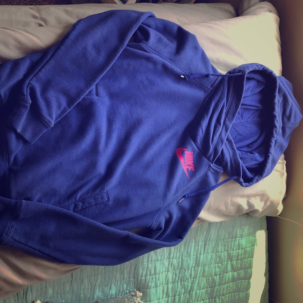 Women’s Nike pullover